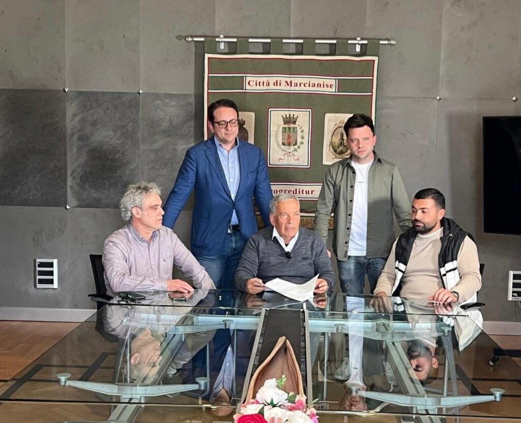 Marcianise, firmato il contratto per la riqualificazione della piscina comunale