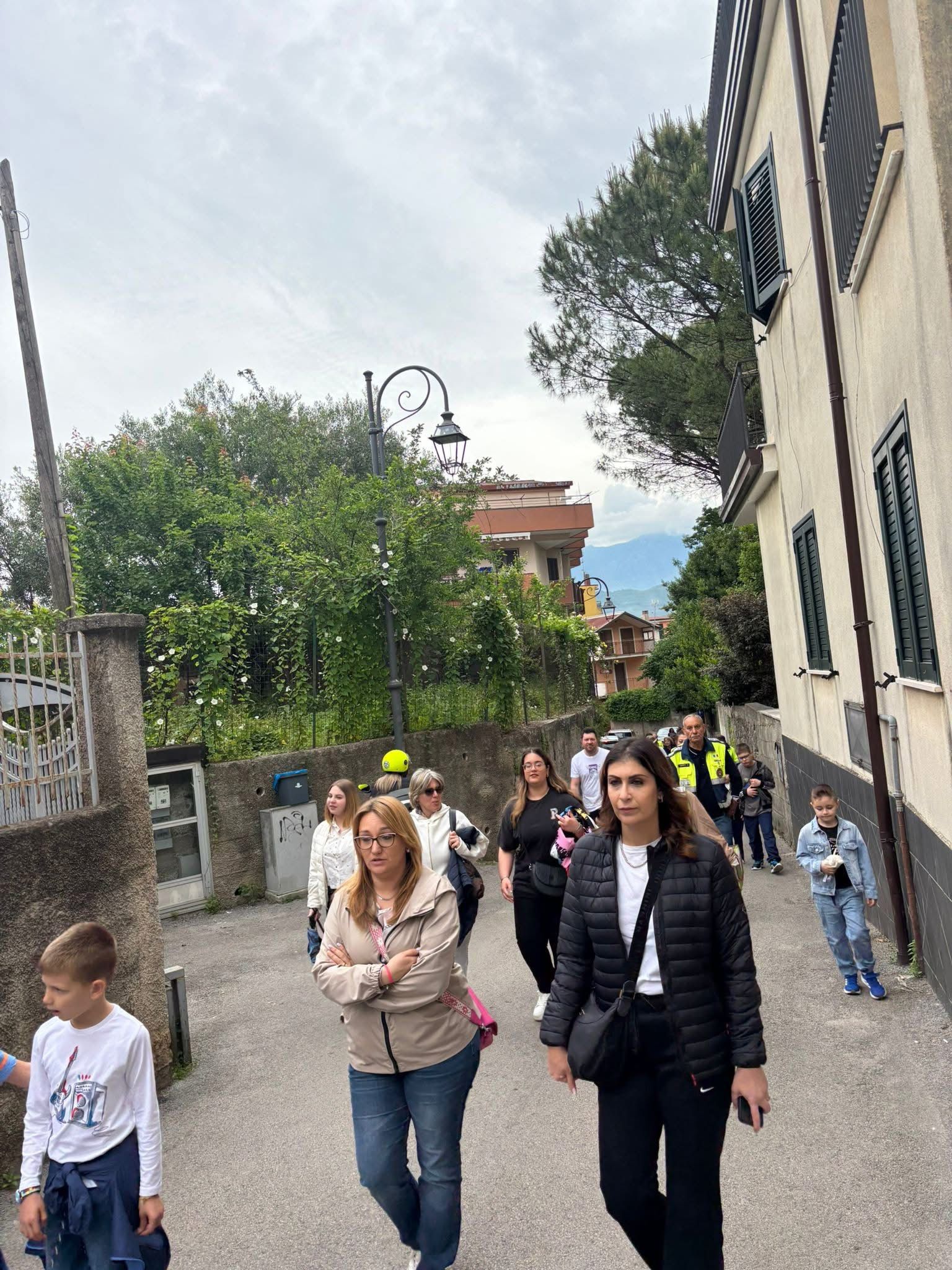 Baronissi, una passeggiata tra sorrisi e affetto per celebrare tutte le mamme.(Foto)