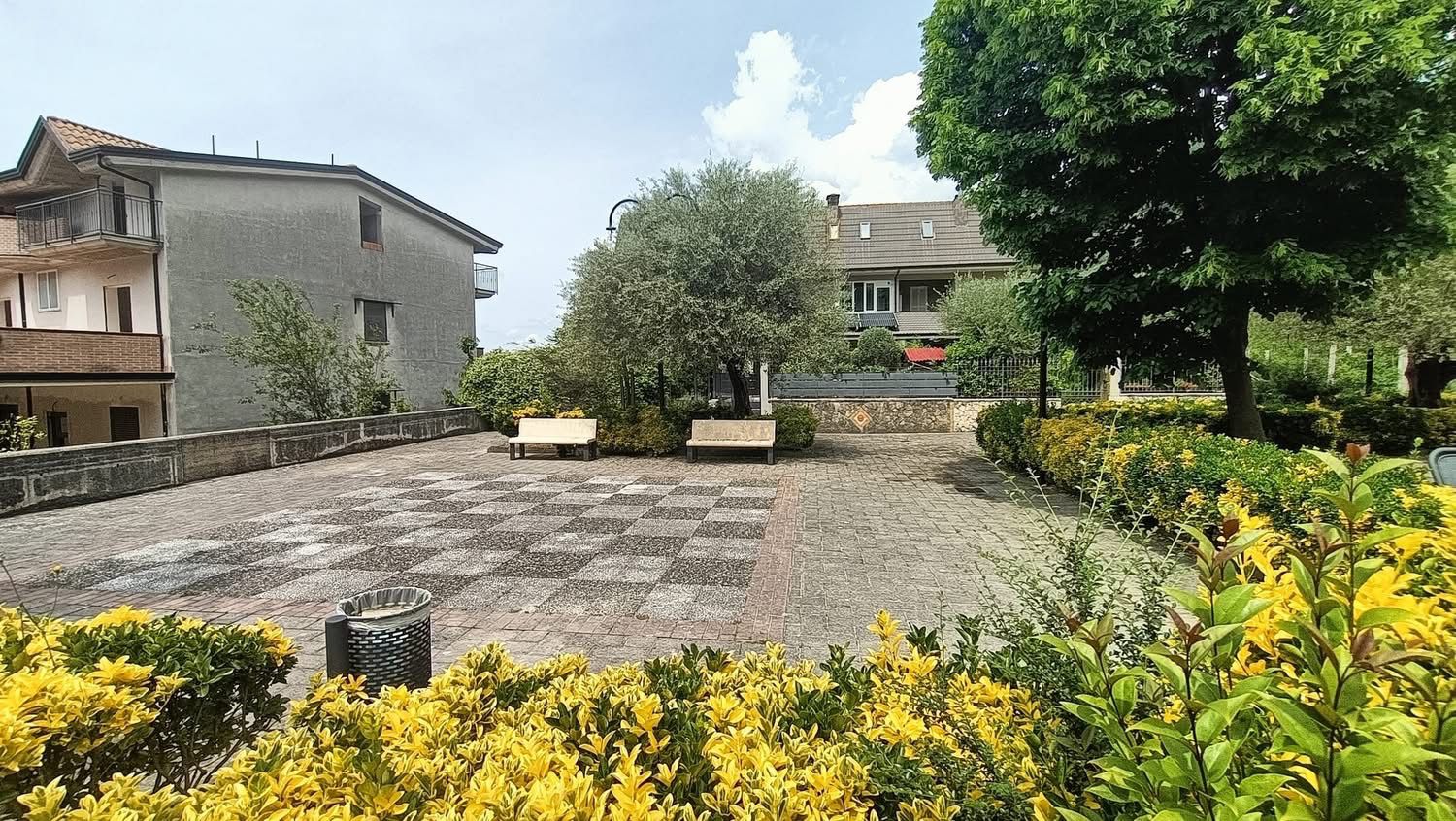  Quadrelle, completati i lavori in Piazza Masucci e Piazza Nassirya: “Spazi restituiti alla comunità”