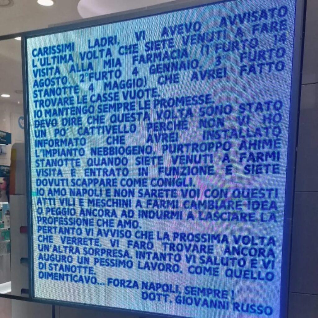 Napoli, furto sventato in farmacia grazie al nebbiogeno: il farmacista scrive ai ladri