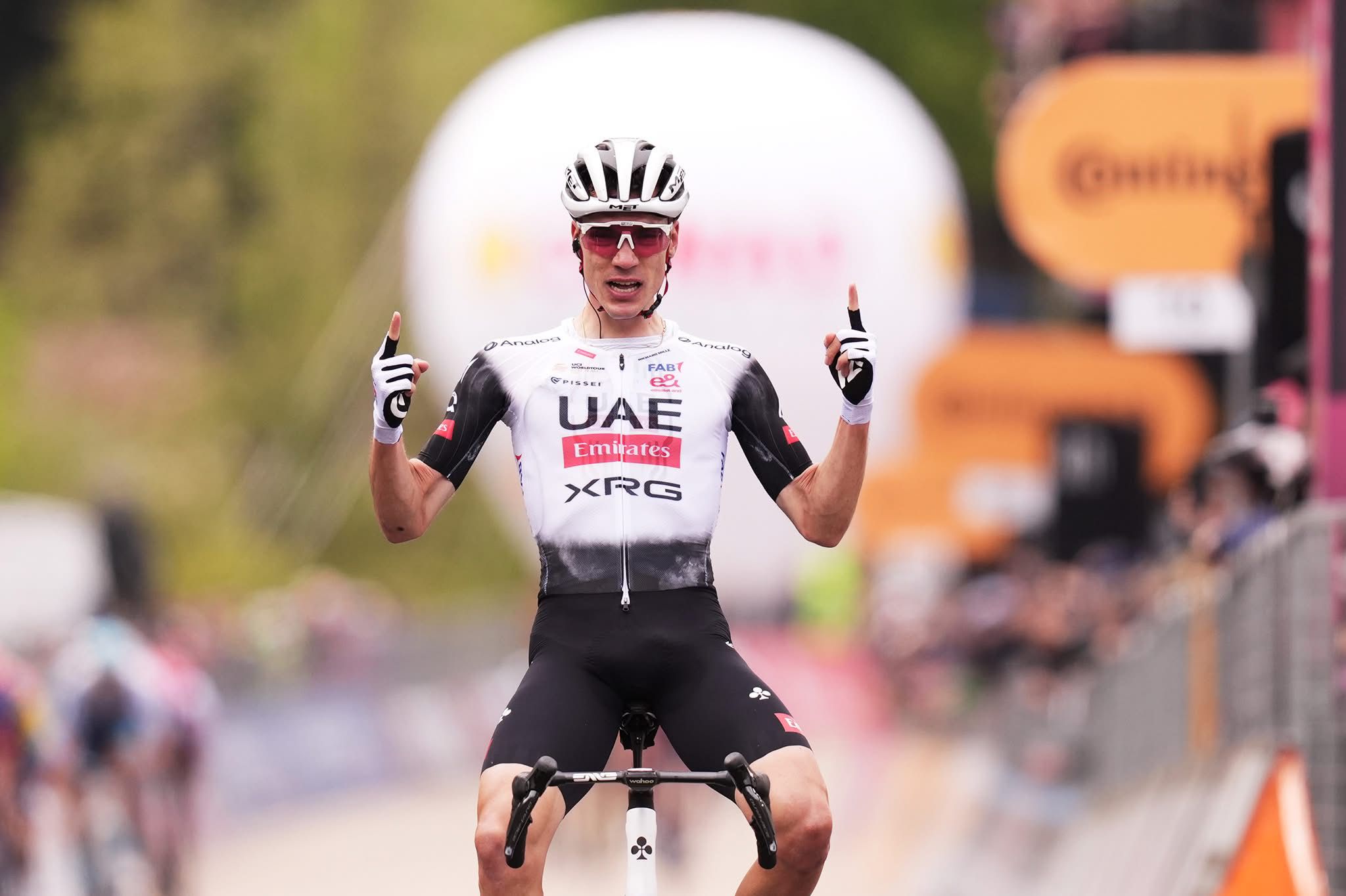 Giro d’Italia: Ayuso conquista Tagliacozzo, Roglic nuova maglia rosa