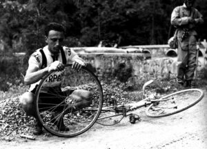 BAIANO ...abbascio  ‘a Via Nova passa  ‘O Giro d’Italia, coriandoli di ricordi, dalla bici in affitto alla bici al carbonio. La radio  Marelli r’o Bar ‘e Totonno ‘O viscianese e Carminuccio  ‘O ciclista …