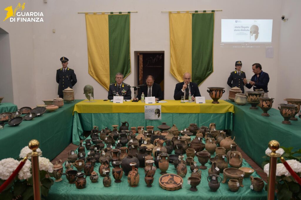 BENEVENTO: EFFICACE COLLABORAZIONE TRA IL MINISTERO DELLA CULTURA E LA GUARDIA DI FINANZA. PRESENTAZIONE DI 398 REPERTI ARCHEOLOGICI.