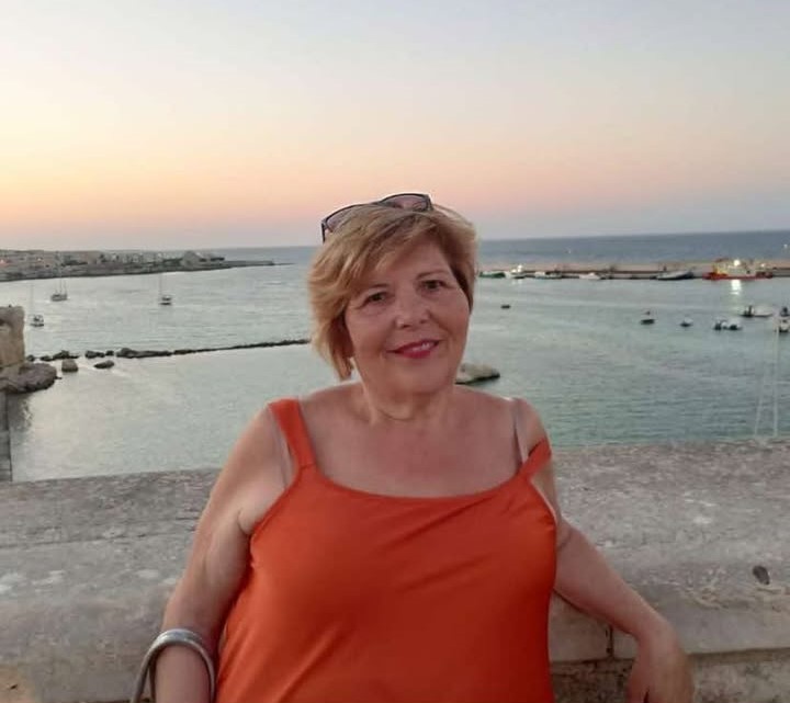 Quadrelle, la maestra Annamaria Montuori va in pensione: oggi l’ultimo giorno di scuola alla “Alessandro Manzoni”