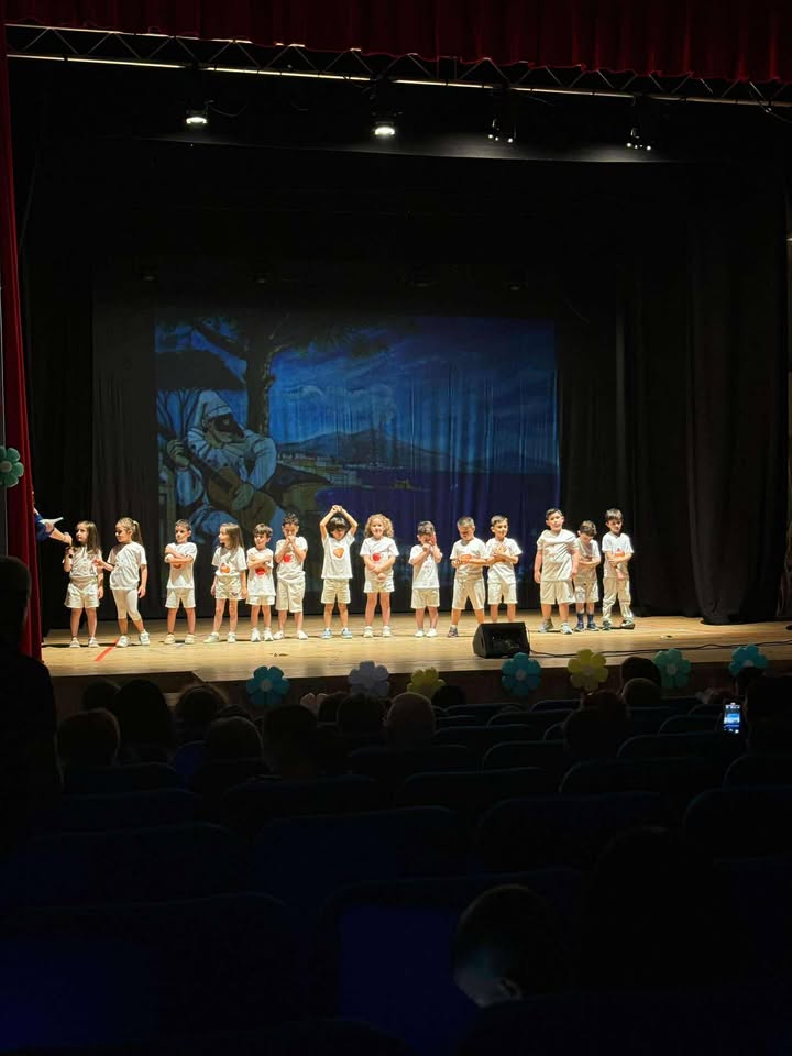 Festa di Fine Anno alla Scuola dell’Infanzia La Girandola di Sirignano: un Viaggio tra Colori, Emozioni e Tradizioni