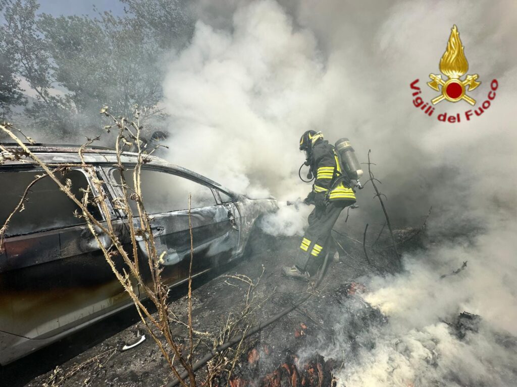 AGGIORNAMENTO – Monteforte Irpino, auto in fiamme: ritrovato il corpo carbonizzato di un 48enne del posto