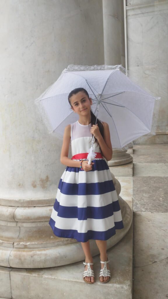 Avella, Prima Comunione per la piccola Laura Napolitano: un giorno di gioia nella Chiesa di San Pietro