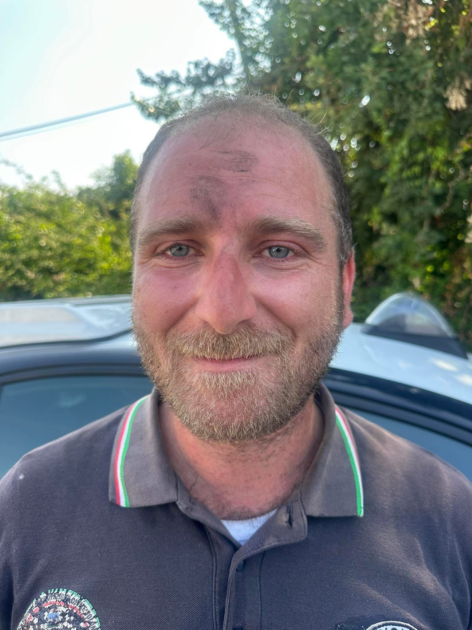 Cellole, incendio minaccia le abitazioni: fiamme domate grazie all’intervento eroico delle forze dell’ordine e della Protezione Civile.(foto)