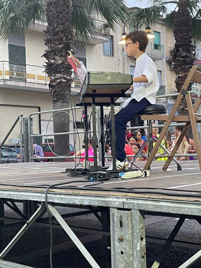 Sant’Anastasia celebra la Giornata Nazionale dello Sport: entusiasmo in piazza tra giovani talenti e spirito di comunità.(FOTO)