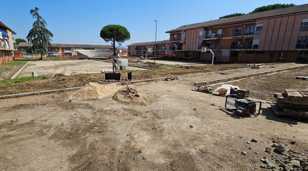 Grottaminarda, prosegue la riqualificazione del Centro Sociale Polivalente in Piazzale Italia (foto)