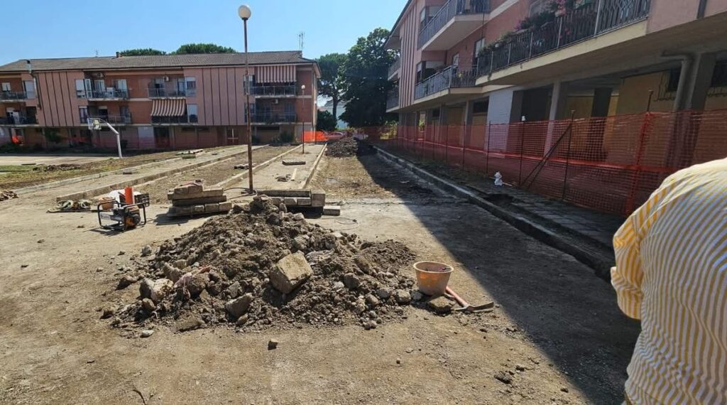 Grottaminarda, prosegue la riqualificazione del Centro Sociale Polivalente in Piazzale Italia (foto)