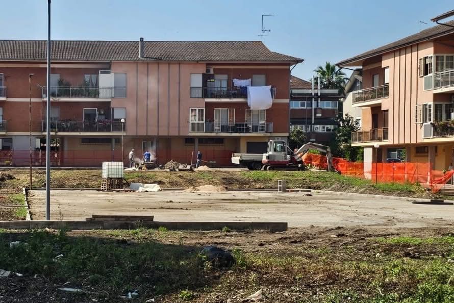 Grottaminarda, prosegue la riqualificazione del Centro Sociale Polivalente in Piazzale Italia (foto)