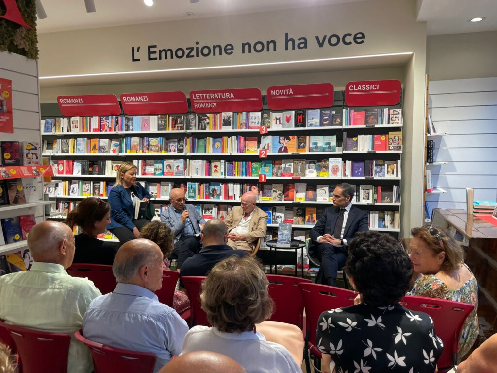 Successo alla Mondadori di Nola per la presentazione del libro L’Enigma del desiderio di Paolino Cantalupo