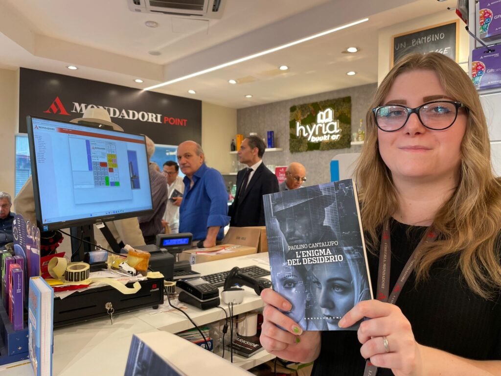 Successo alla Mondadori di Nola per la presentazione del libro L’Enigma del desiderio di Paolino Cantalupo