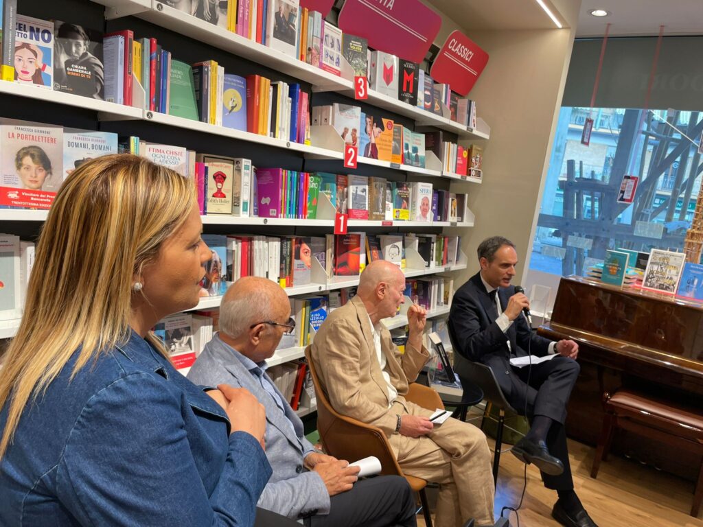 Successo alla Mondadori di Nola per la presentazione del libro L’Enigma del desiderio di Paolino Cantalupo