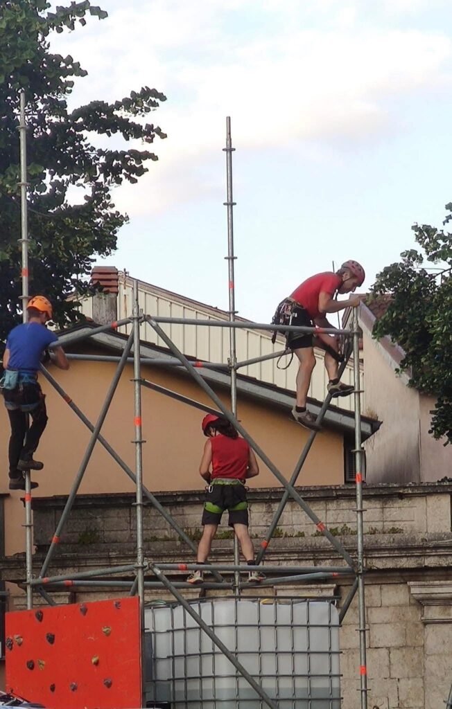 Volturara Outdoor, domani arrampicata gratuita per bambini in Piazza Roma: il CAI porta la parete artificiale