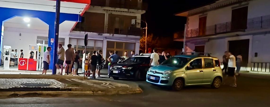 Incidente in serata a Mugnano del Cardinale: coinvolti due scooter e una Yaris blu, nessun ferito.(foto)