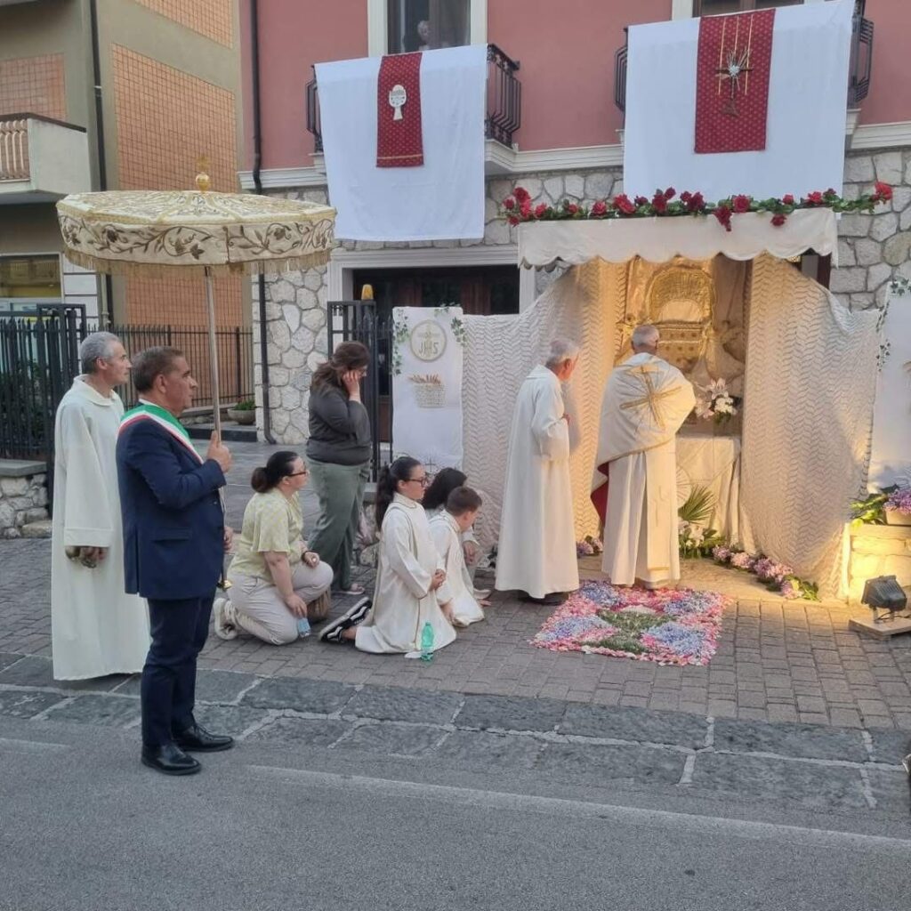 Montefalcione celebra il Corpus Domini: fede, tradizione e comunità al centro della giornata