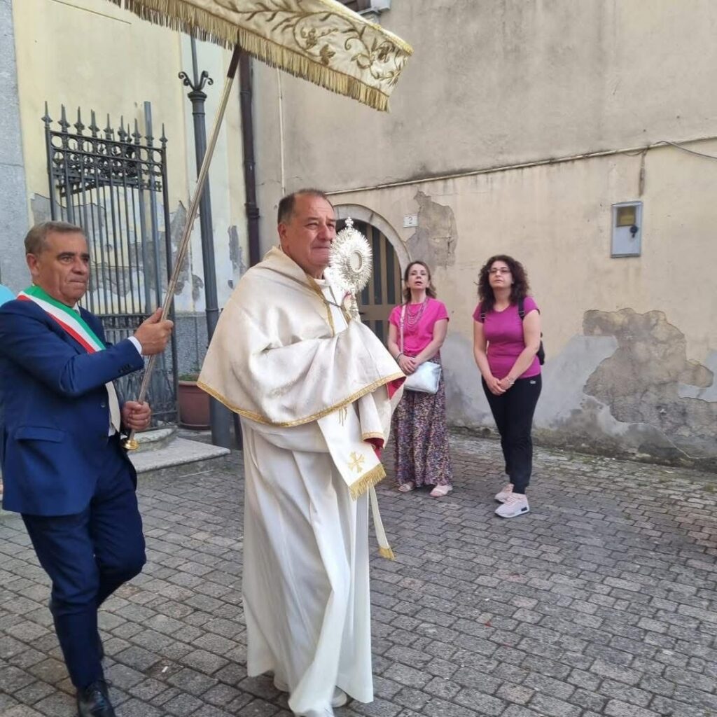 Montefalcione celebra il Corpus Domini: fede, tradizione e comunità al centro della giornata