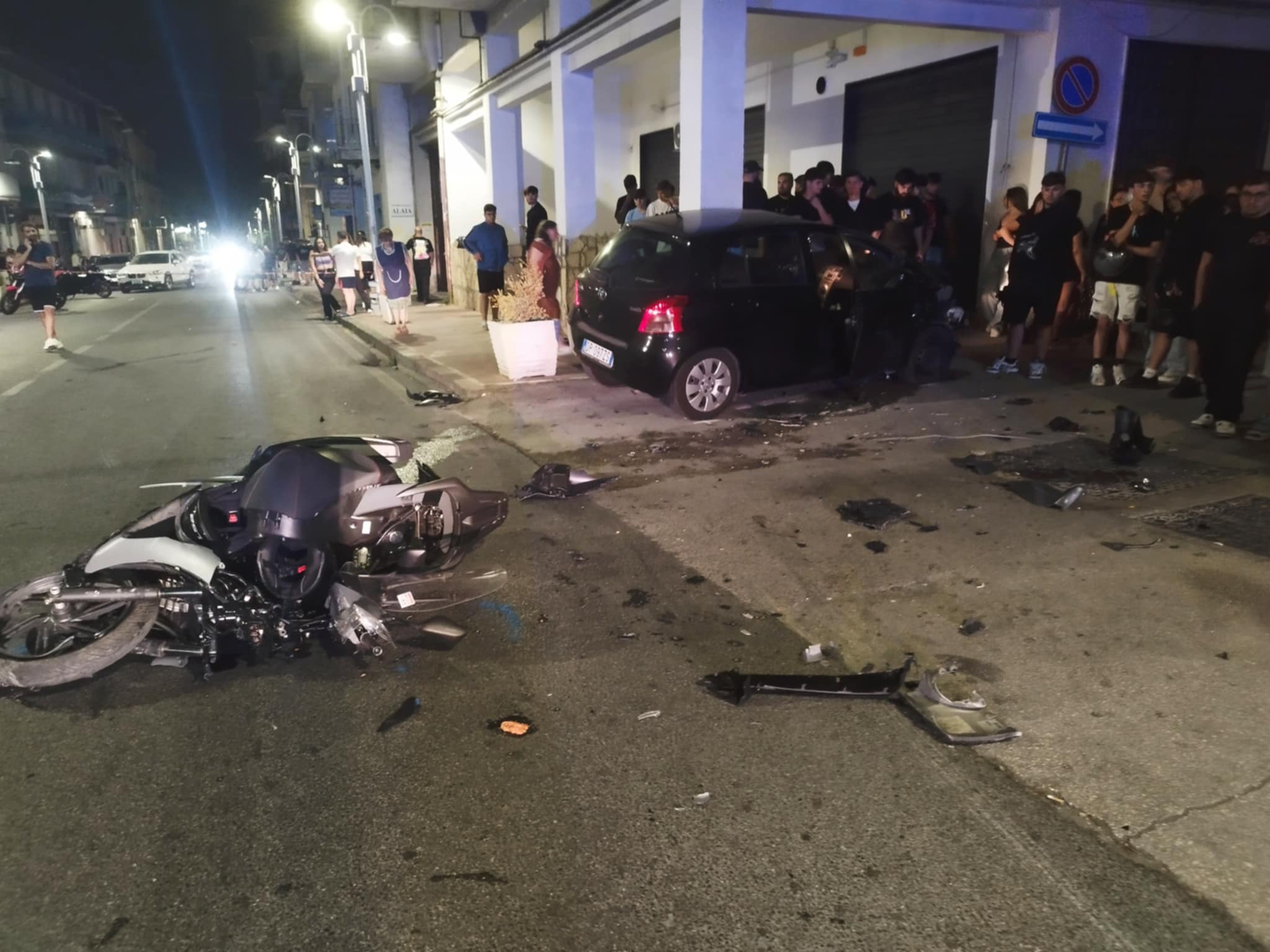 Grave incidente nella notte a Sperone: scontro tra auto e moto, un giovane in prognosi riservata Grave incidente nella notte a Sperone: scontro tra auto e moto, un giovane in prognosi riservata