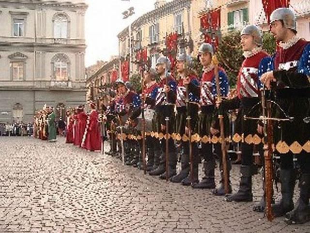 Nola: Al via la XXIX edizione di “MEDIOEVALIA” Torna il grande corteo storico degli orsini