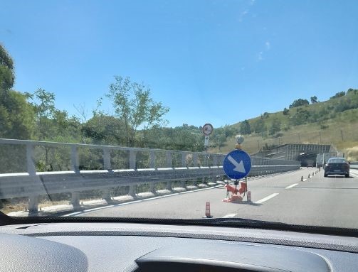Autostrada A16, tratto Grottaminarda – innesto con l’A14, un cantiere continuo.