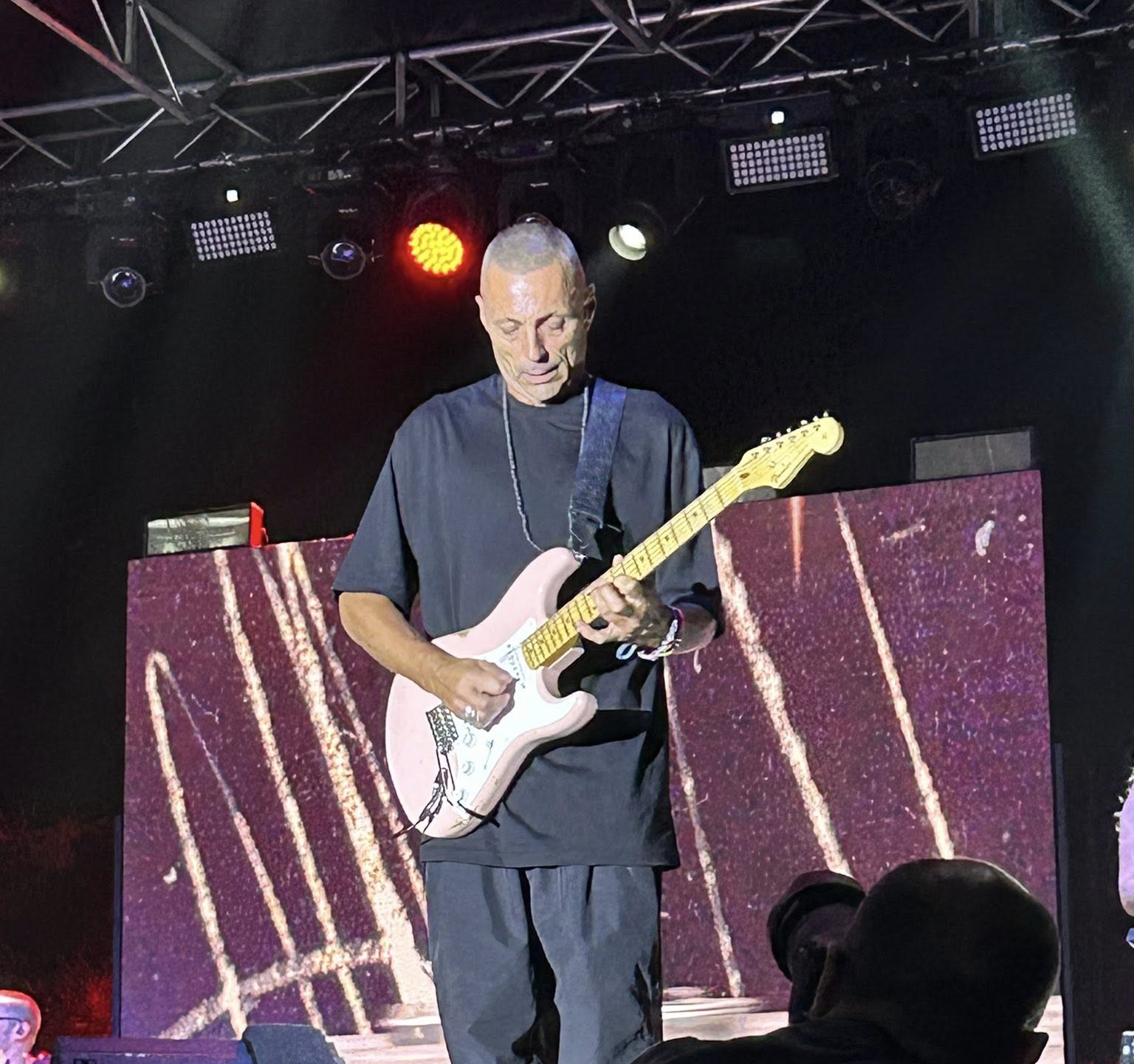 Alex Britti infiamma l’Anfiteatro Romano di Avella con la magia del suo blues pop