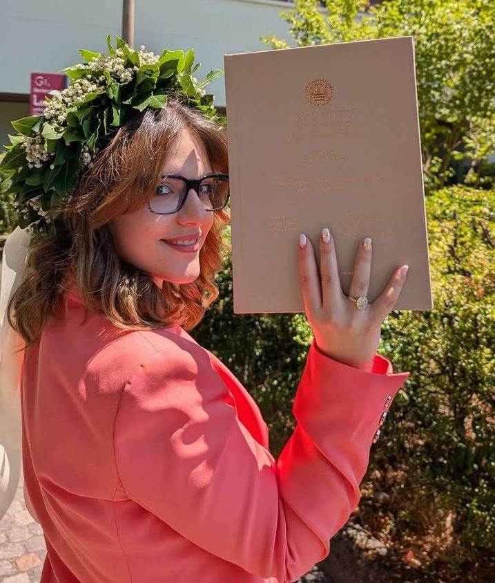 SIRIGNANO. Federica Fortunato si laurea con 110 e lode in Scienze del Servizio Sociale: orgoglio per la famiglia