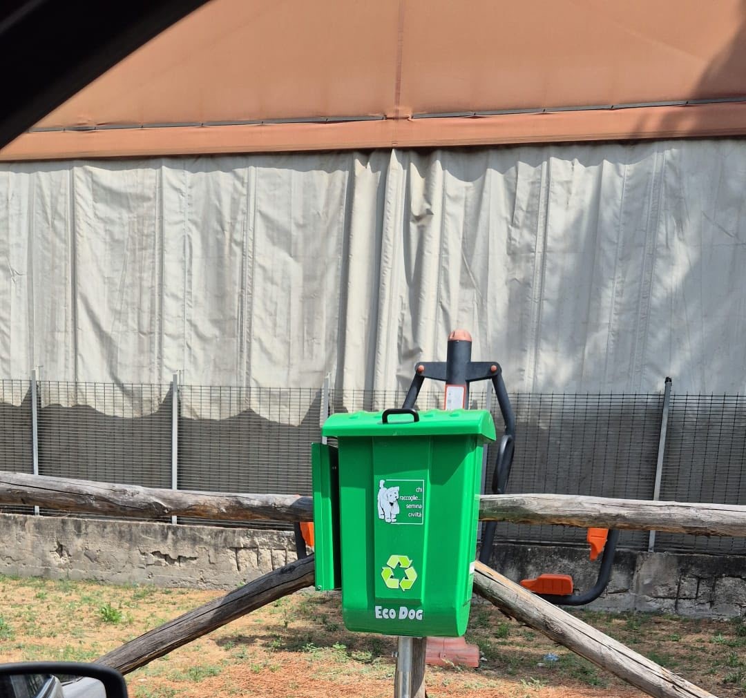 Domicella: nuova segnaletica e contenitori per deiezioni canine installati dall’amministrazione Corbisiero