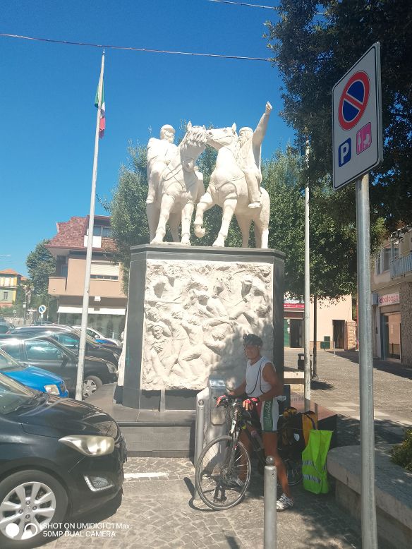 Da Comiso a Sondrio in bici: il lungo viaggio di Dino Naglieri e Leonardo Cavazzi per unire l’Italia nel segno del Giubileo