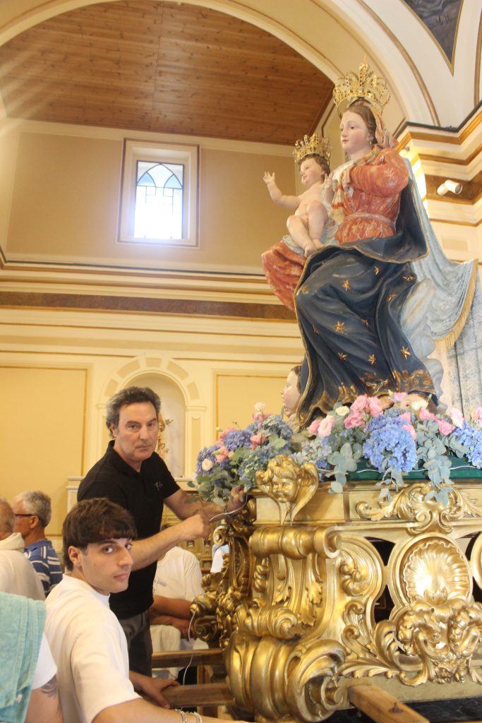 Dove fiorisce la fede: dal 1940, la devozione della famiglia Tedeschi a Maria Santissima delle Grazie