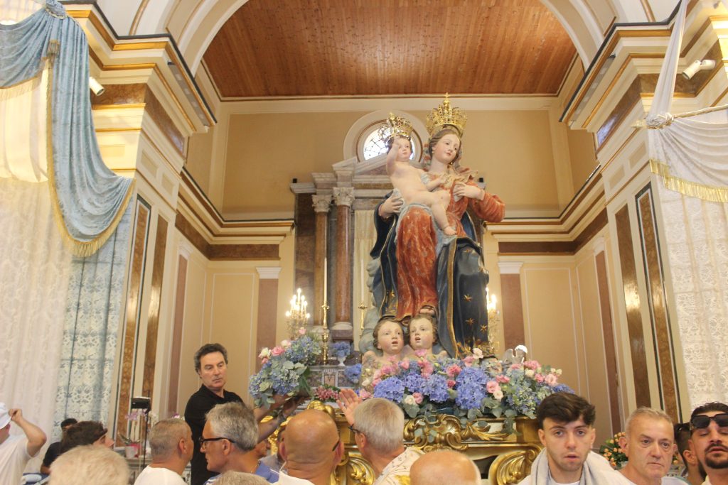 Dove fiorisce la fede: dal 1940, la devozione della famiglia Tedeschi a Maria Santissima delle Grazie