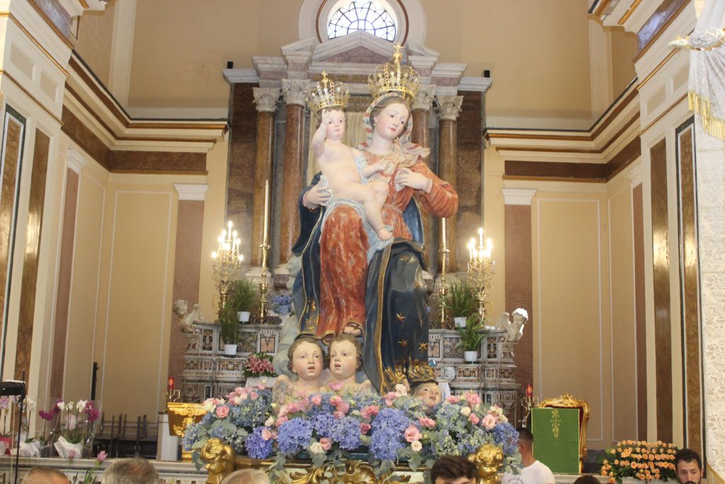 Dove fiorisce la fede: dal 1940, la devozione della famiglia Tedeschi a Maria Santissima delle Grazie