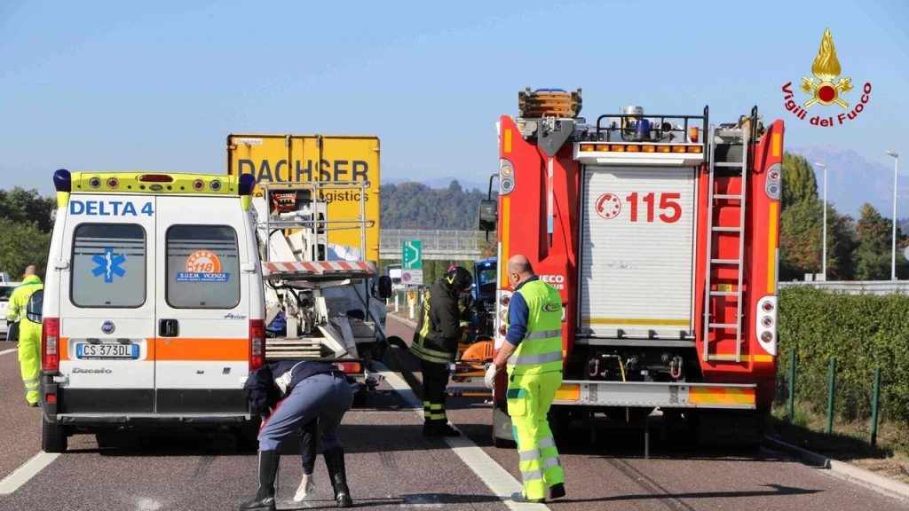 Tragico scontro sulla A4. 4 morti e un ferito grave per auto contromano ...