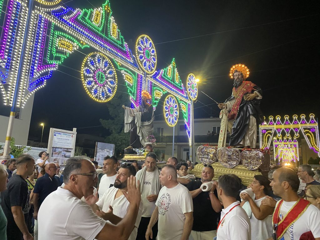 Sperone in festa per Sant’Elia: folla di fedeli alla tradizionale processione. Video e Foto
