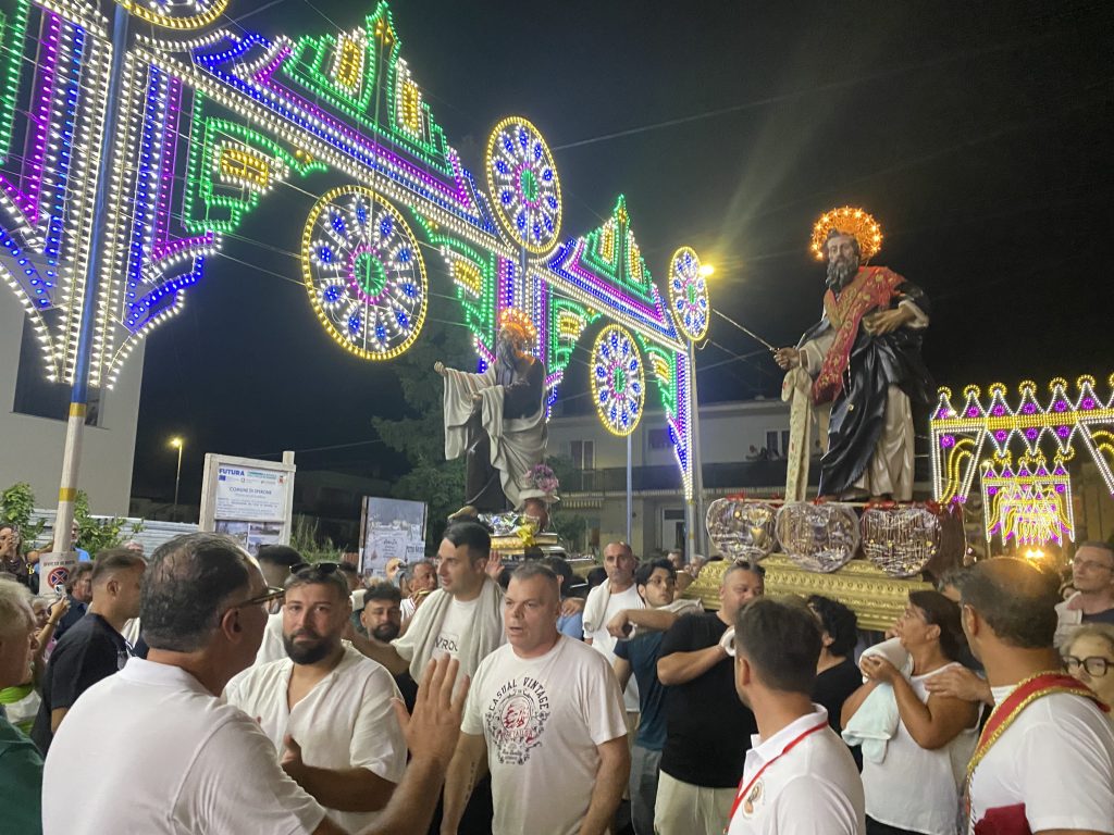 Sperone in festa per Sant’Elia: folla di fedeli alla tradizionale processione. Video e Foto