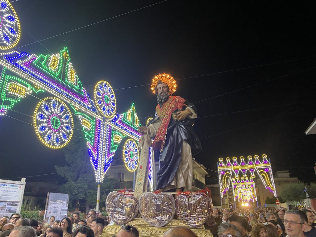 Sperone in festa per Sant’Elia: folla di fedeli alla tradizionale processione. Video e Foto