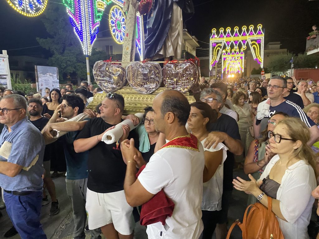 Sperone in festa per Sant’Elia: folla di fedeli alla tradizionale processione. Video e Foto