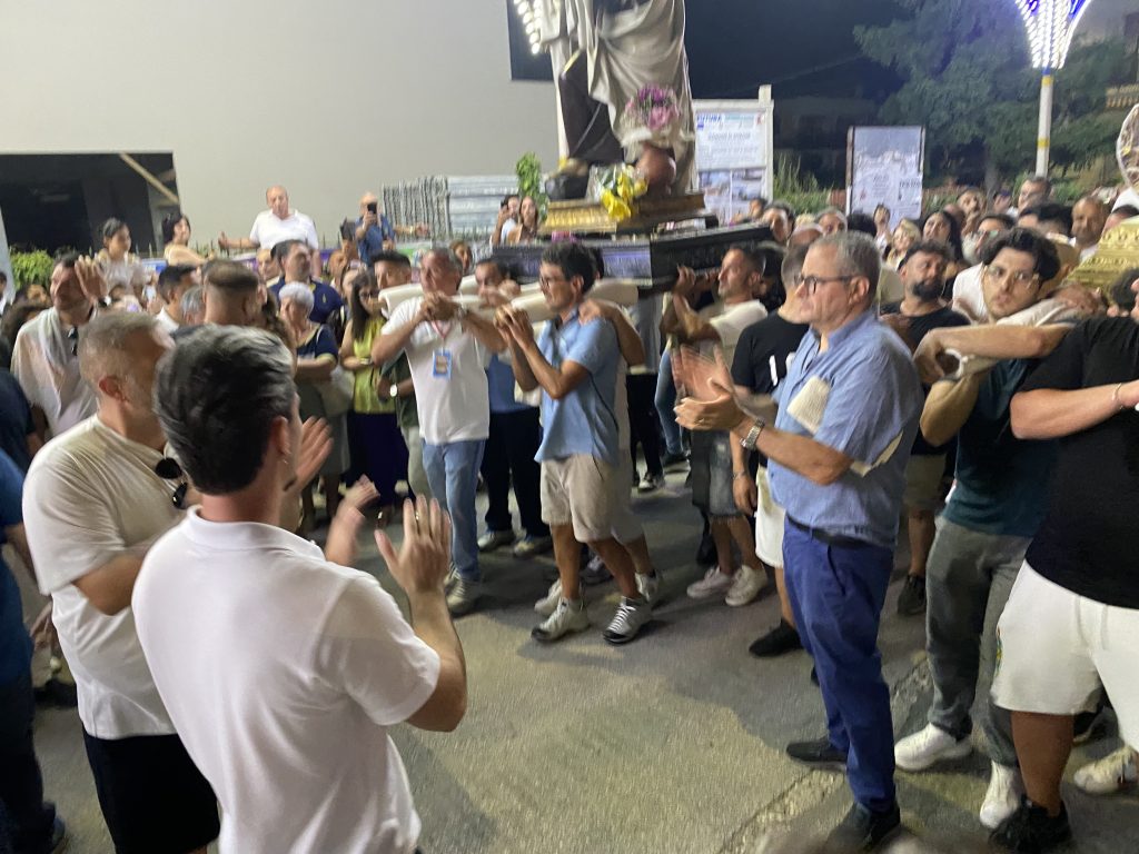 Sperone in festa per Sant’Elia: folla di fedeli alla tradizionale processione. Video e Foto