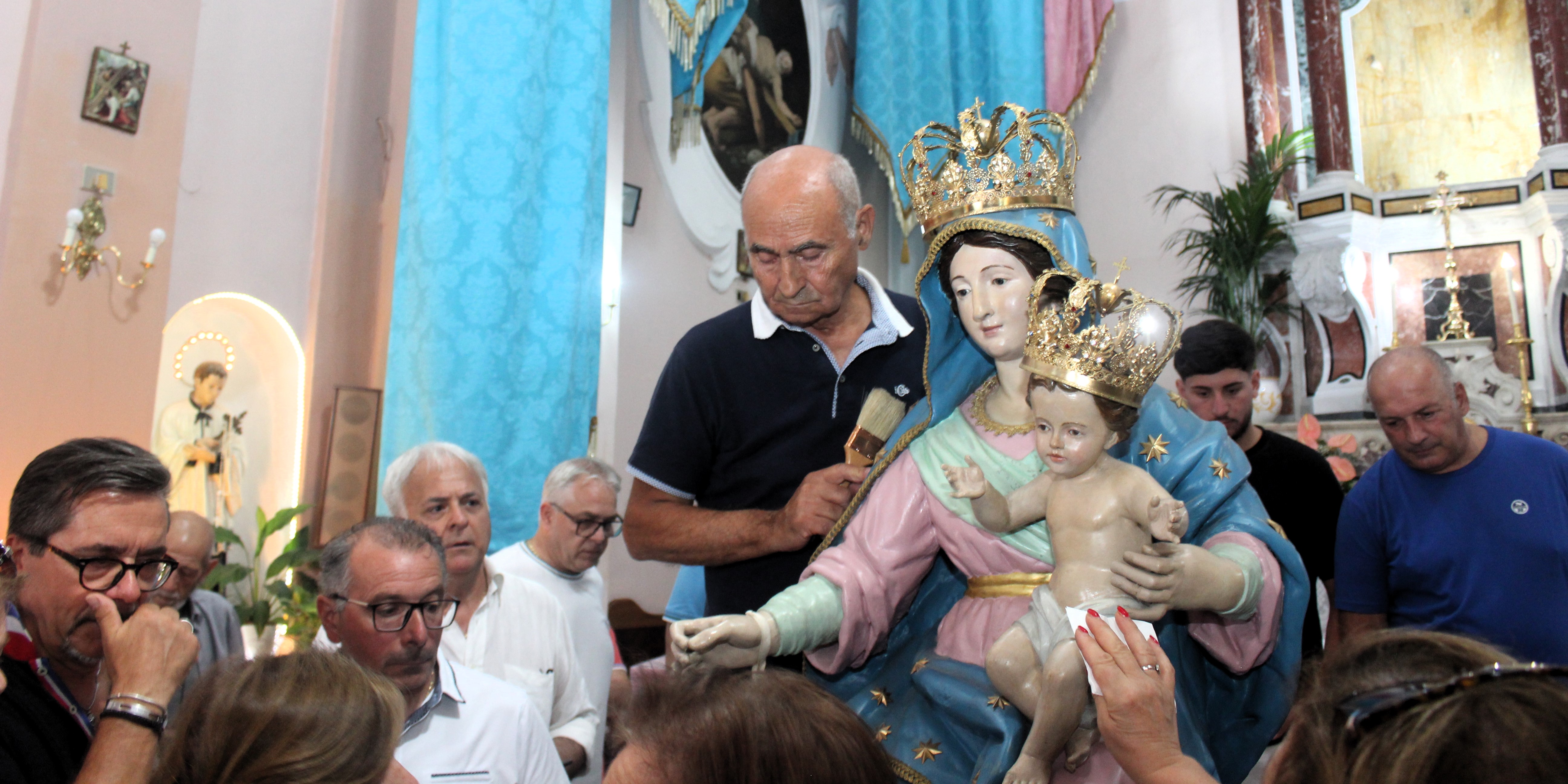 Maria Santissima del Carmelo: la Madre che scende tra il suo popolo