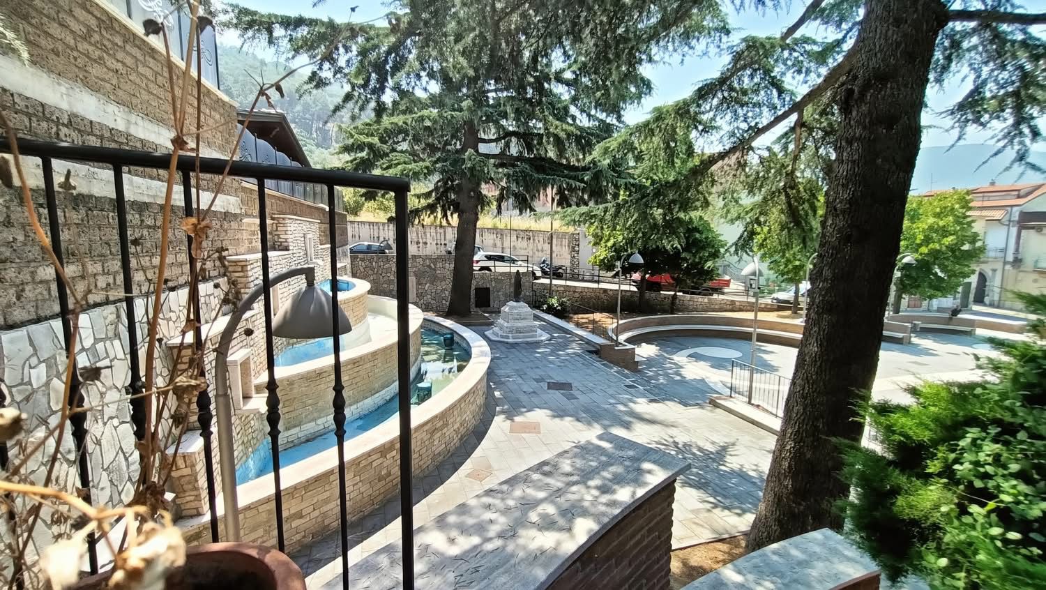 Quadrelle: Piazza Vittoria ritrova il suo splendore