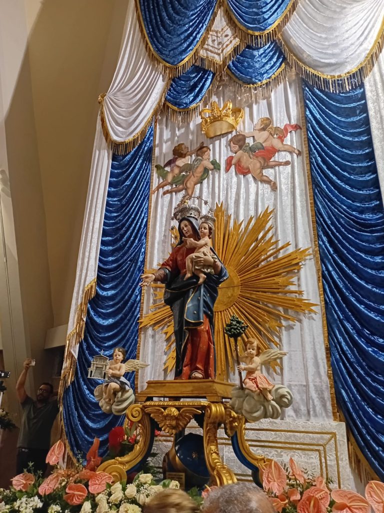 Visciano, intronizzazione della Madonna del Carpinello: solenne inizio del Novenario con autorità civili e religiose