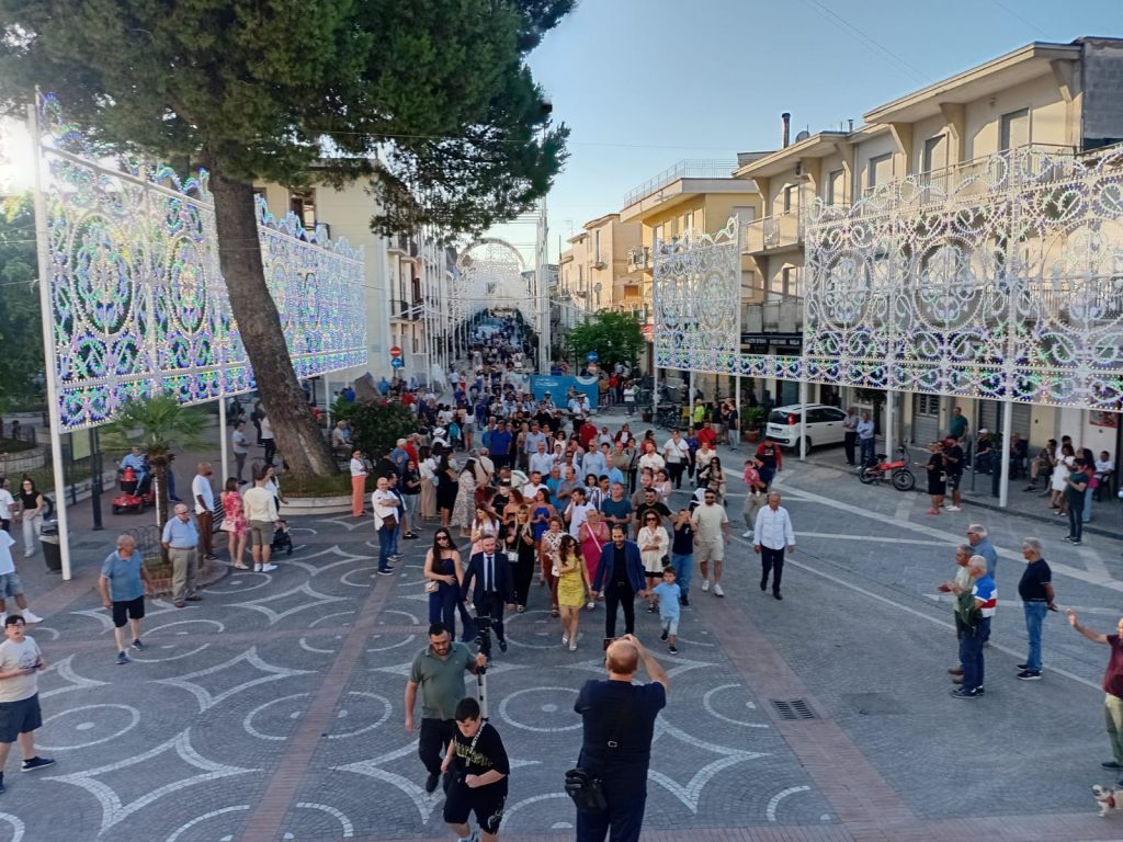 Visciano, intronizzazione della Madonna del Carpinello: solenne inizio del Novenario con autorità civili e religiose