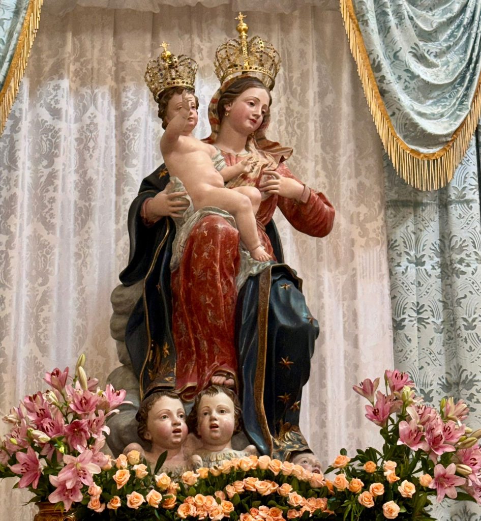 Dove fiorisce la fede: dal 1940, la devozione della famiglia Tedeschi a Maria Santissima delle Grazie