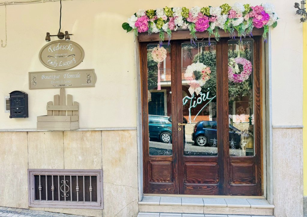 Dove fiorisce la fede: dal 1940, la devozione della famiglia Tedeschi a Maria Santissima delle Grazie