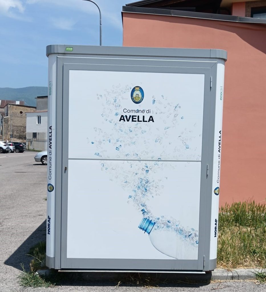 Avella, l’eco compattatore “fantasma”: pagato e installato, ma mai acceso. Manca l’allaccio alla rete elettrica