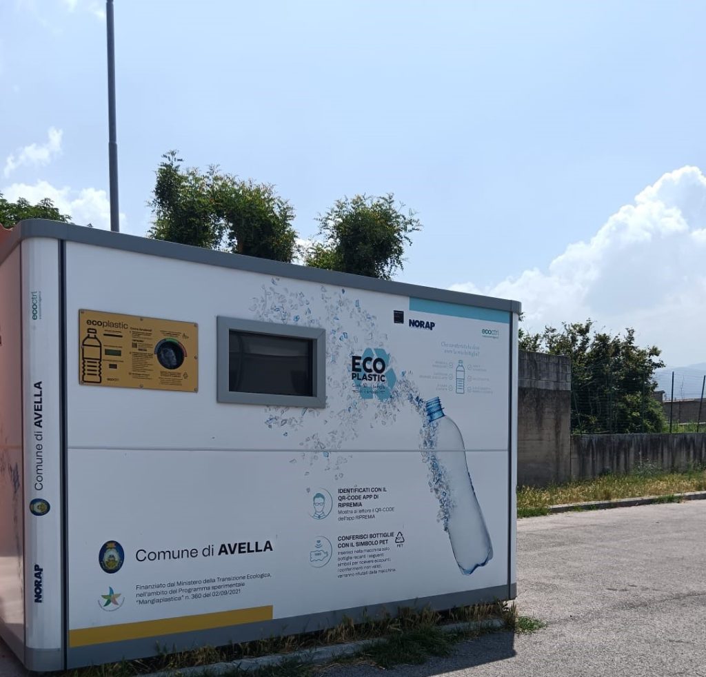 Avella, l’eco compattatore “fantasma”: pagato e installato, ma mai acceso. Manca l’allaccio alla rete elettrica