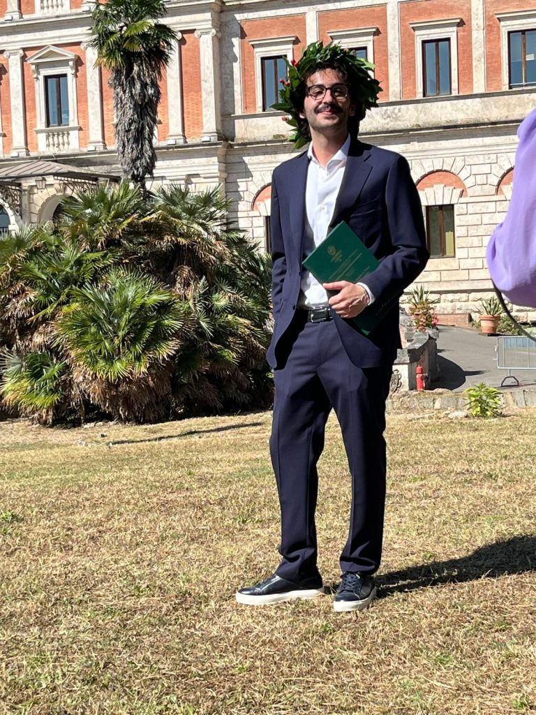 Francesco De Vito si laurea in Matematica all’Università di Siena: una festa di orgoglio e affetto da SantAngelo dei Lombardi a tutta lIrpinia