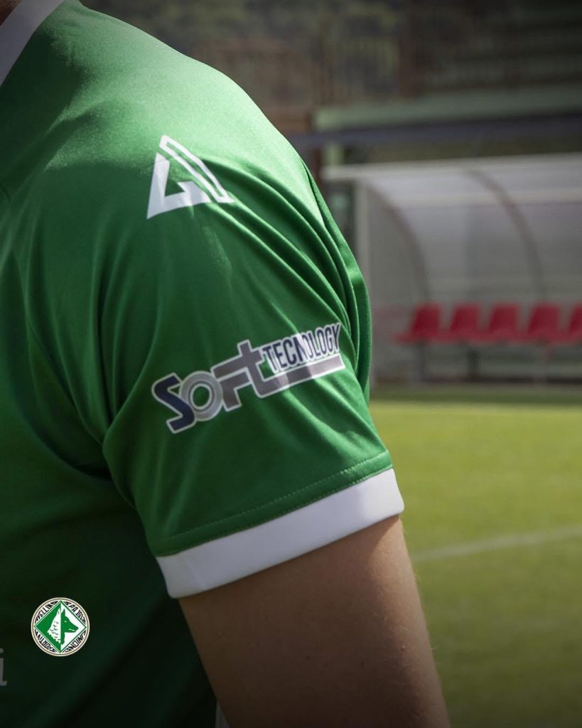L’Avellino si rifà il look: “Tradizione che evolve”, la nuova maglia tra storia e modernità