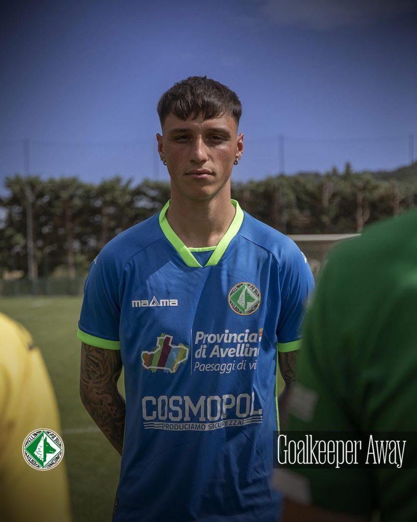 L’Avellino si rifà il look: “Tradizione che evolve”, la nuova maglia tra storia e modernità